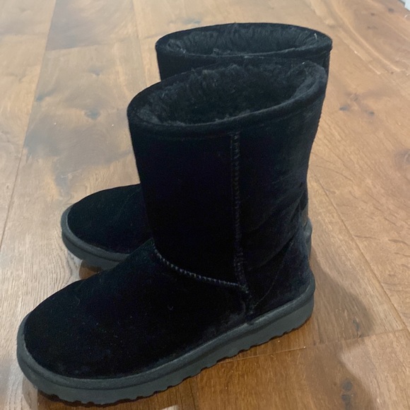 Auth black velvet uggs - Picture 3 of 5